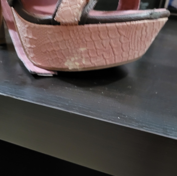 Women size 7 shoe - Picture 3 of 4